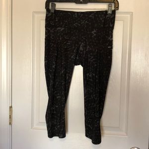 Lululemon crop yoga pants